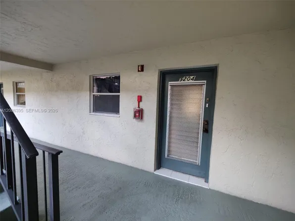 1810 N Lauderdale Ave APT 2204, Pompano Beach, FL 33068