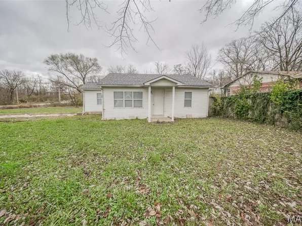 100 E 6th St, Dixon, MO 65459