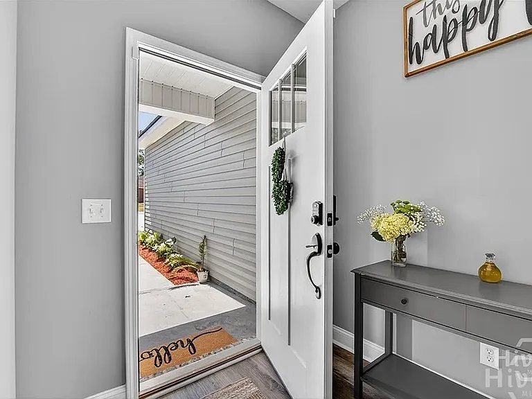 160 Huger St — Photo 5