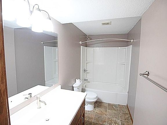 5th image of 7425 Meadowwood Dr N