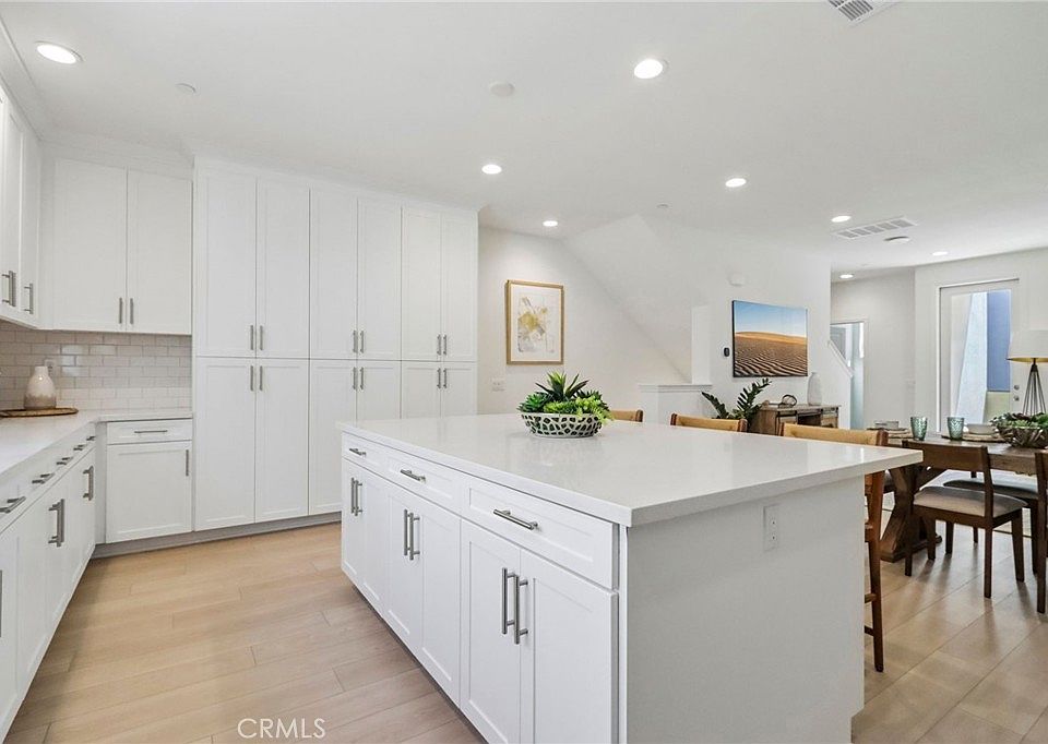 1st image of 5868 Linden 6