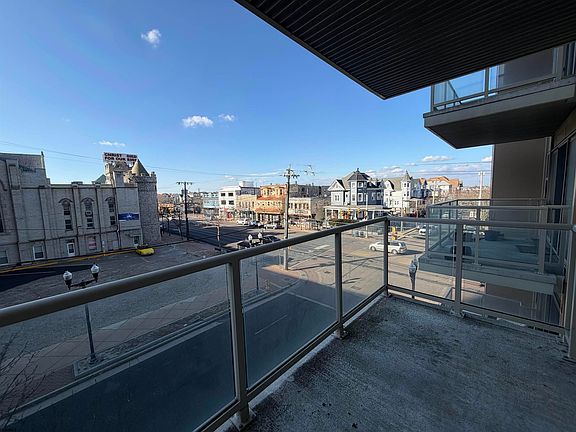 5th image of 2834 Atlantic Ave APT 204