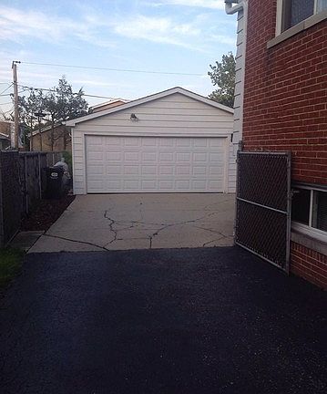 3rd image of 8923 Olcott Ave