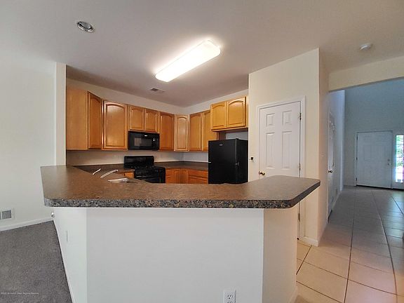 4th image of 100 Pine St Unit 11