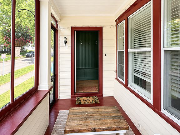 3rd image of 1529 W 6th St