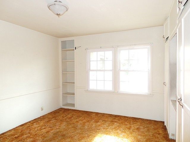1st image of 226 N Walnuthaven Dr