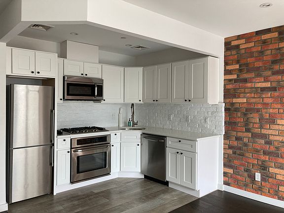 3rd image of 224 Richardson St #2B