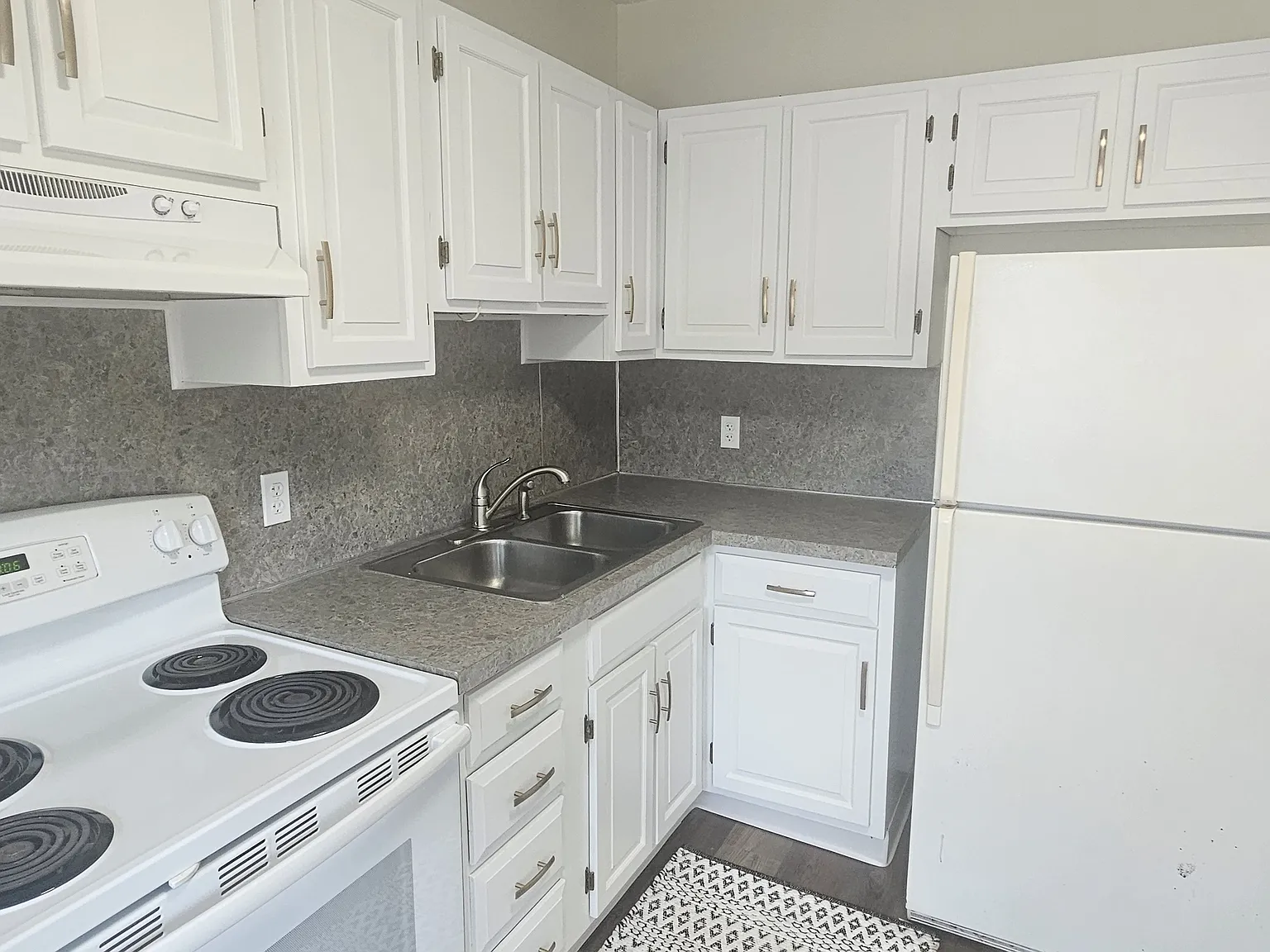 2 bed, $1,050 — Photo 4
