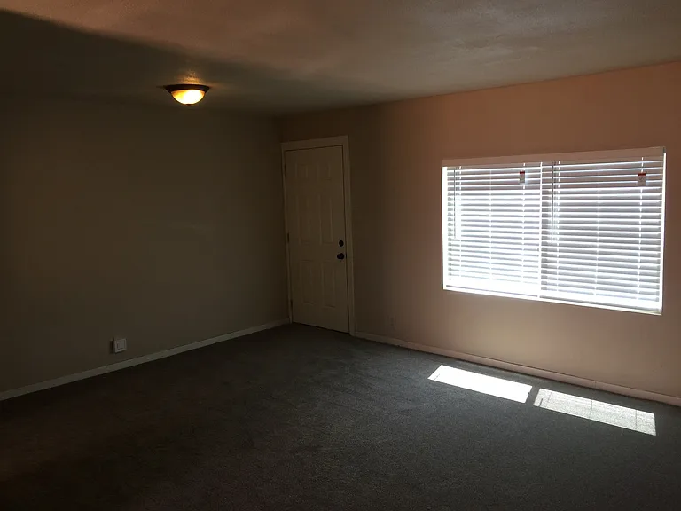 202 W Tilden St — Photo 10