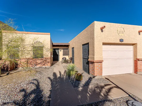 1212 W Camino Velasquez, Green Valley, AZ 85622