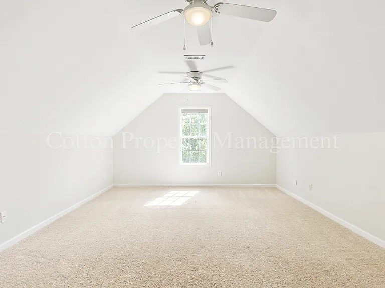 1010 Winterberry Cir — Photo 37