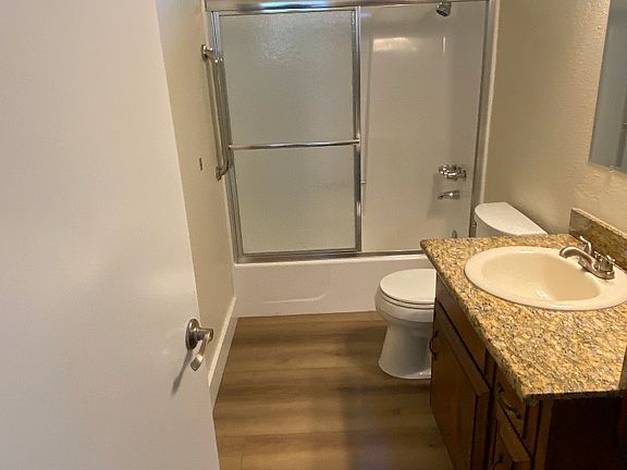 5th image of 209 Wright Ln APT 4