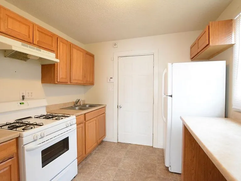 1612 W Hunt St — Photo 3