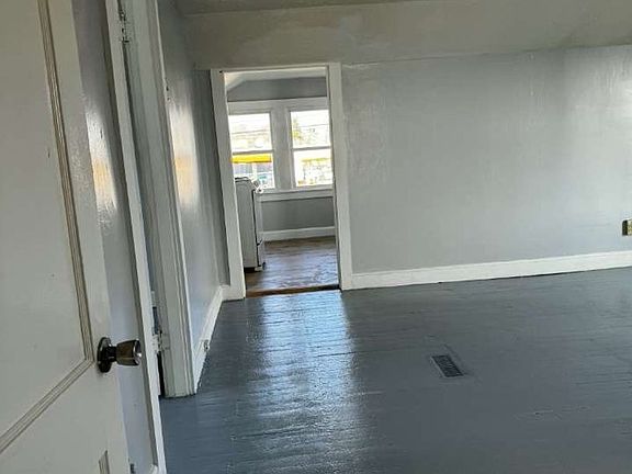 3rd image of 226 E 25th St #3