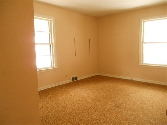4th image of 128 S Highland Ave
