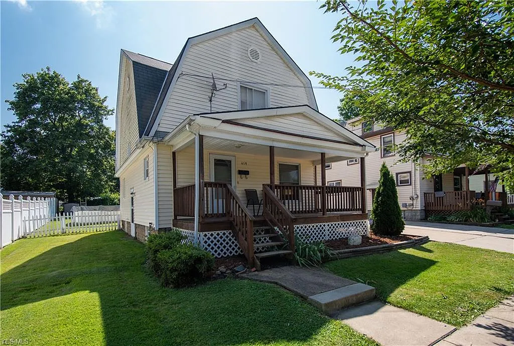 419 Myrtle St photo 1