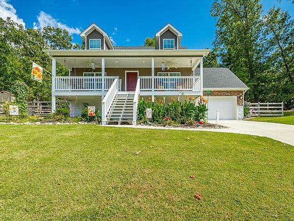 2nd image of 265 Greenbriar Trl NE