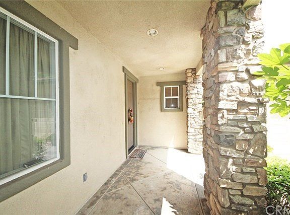 Covered porch entryway