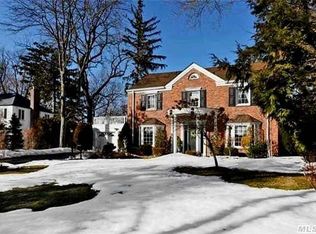 21 Rockcrest Rd, Manhasset, NY 11030