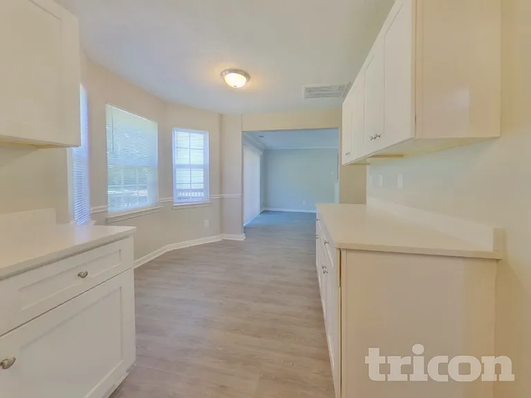 235 Chattaroy Dr — Photo 7