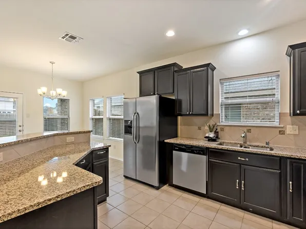 8816 Deadwood Ln, Aubrey, TX 76227