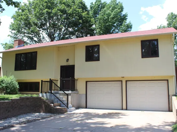 1421 Highland Dr, Manhattan, KS 66503