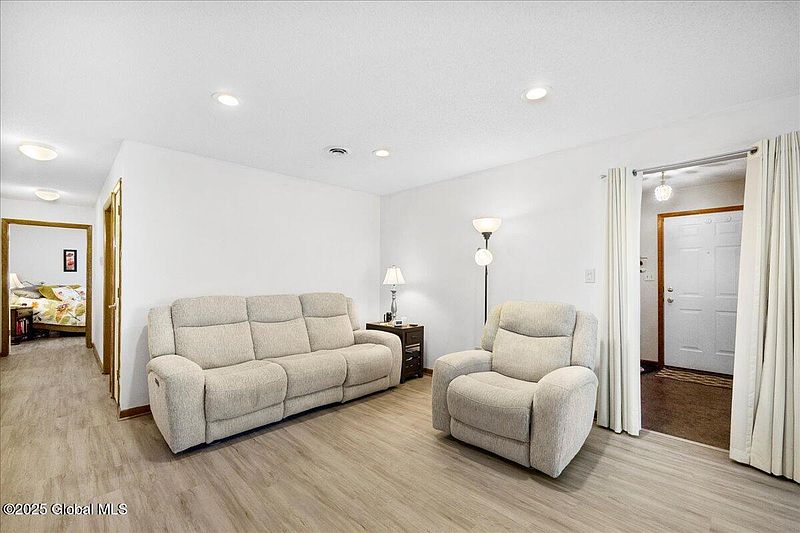 4th image of 601 Cambridge Manor Drive