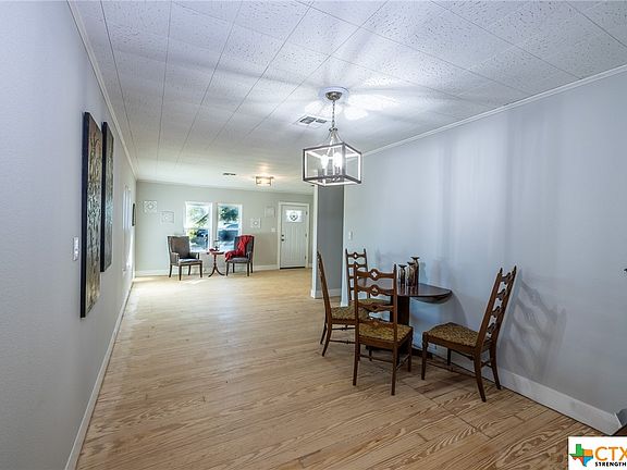 4th image of 704 N Texas Ave