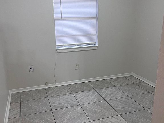 4th image of 209 Lawler Ave APT B