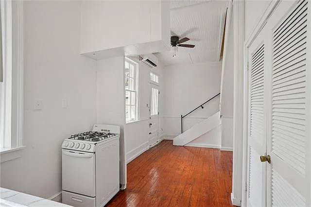 732 Burgundy St #C — Photo 8