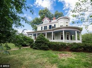 8 E Loudoun St, Round Hill, VA 20141