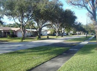 8943 SW 49th St, Cooper City, FL 33328