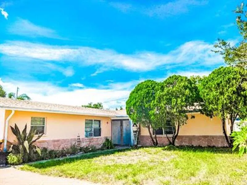 2 bed, 1.0 bath, 768 sqft, $1,295 — Photo 2