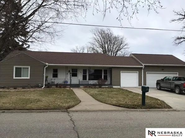 962 N Locust St, Wahoo, NE 68066