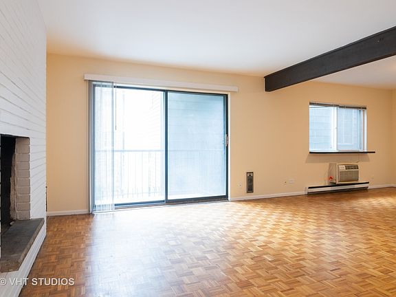 3rd image of 4334 N Clarendon Ave APT 201
