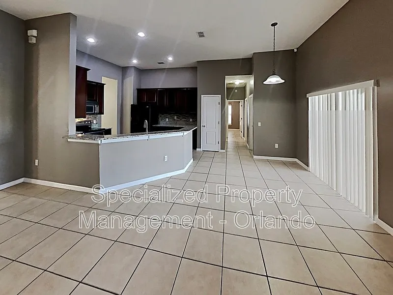 3 bed, 2.0 bath, 2061 sqft, $2,299 — Photo 3