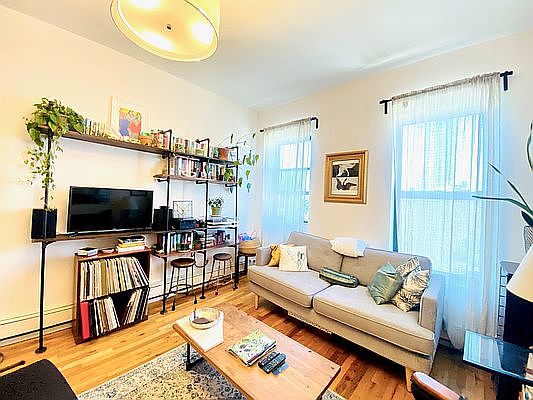 3rd image of 208 Franklin St #4B