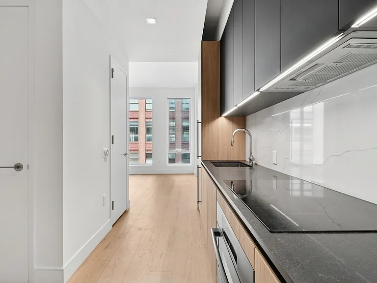 312 W 43rd St #3L — Photo 3