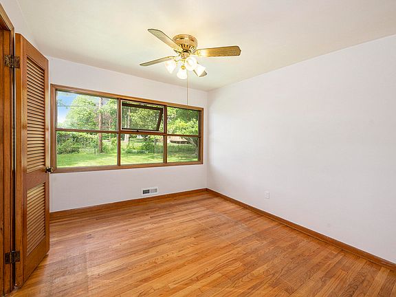 4th image of 30151 Westfield St