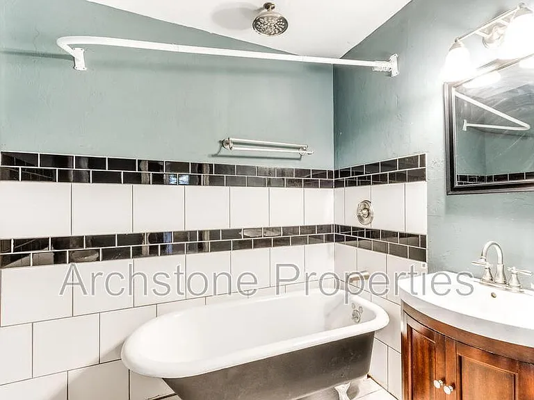 608 Holoway Dr — Photo 20