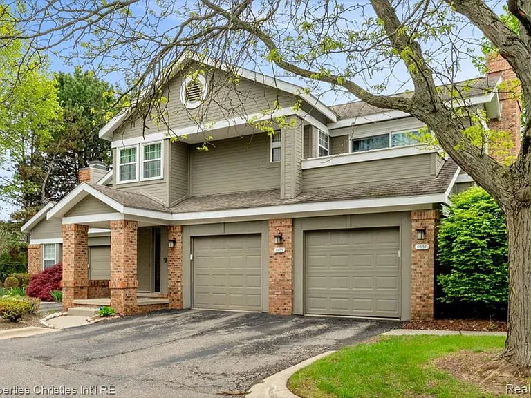 6651 Hearthside Ct — Photo 2