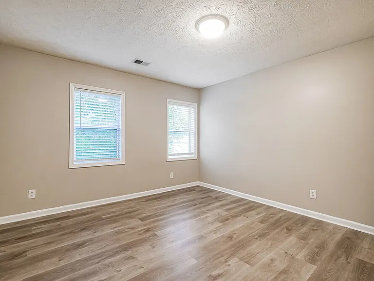 1910 Meadowchase Ct — Photo 15