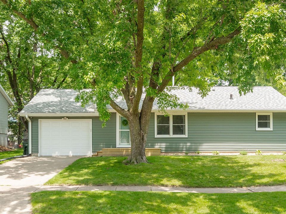 1st image of 1120 Calumett Dr