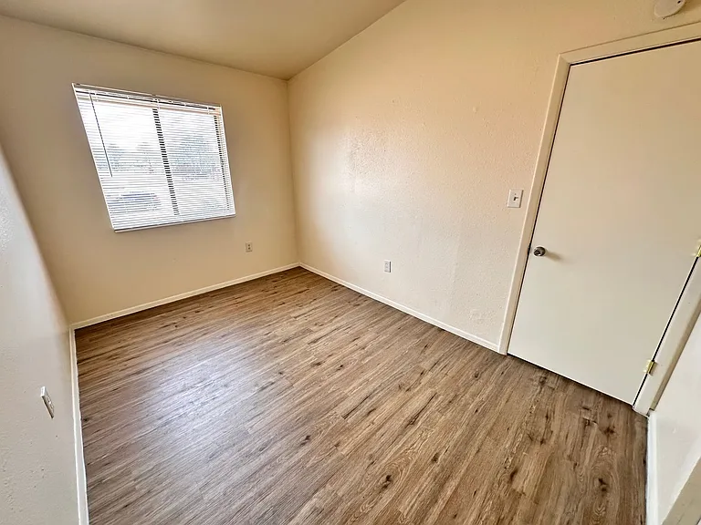 Flora Vista — Photo 16