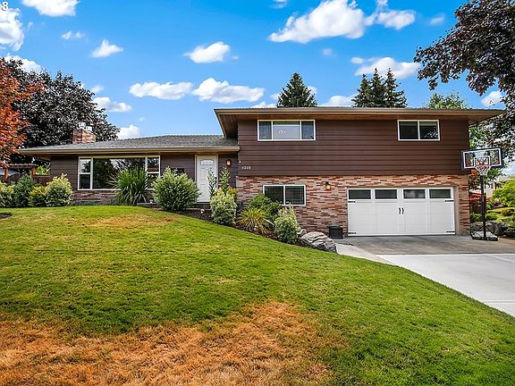2nd image of 6203 NW Lupin Way
