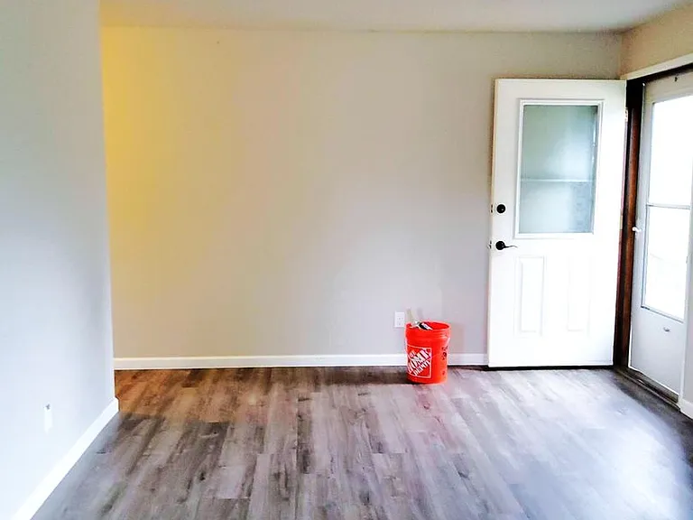 2100 Eldridge Ave — Photo 11