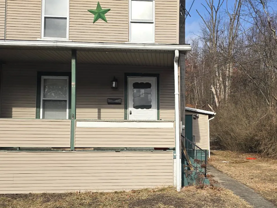 83 Andrewsville St