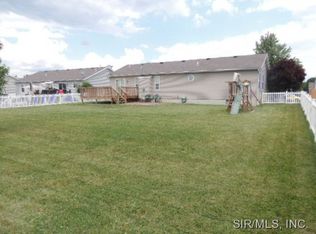 9 Oakbrooke, Troy, IL 62294