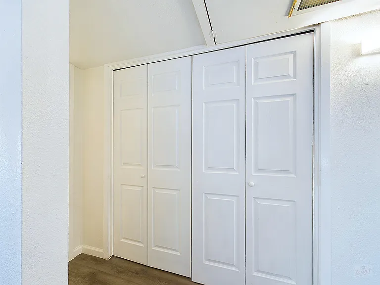 2124 Burton Dr — Photo 19