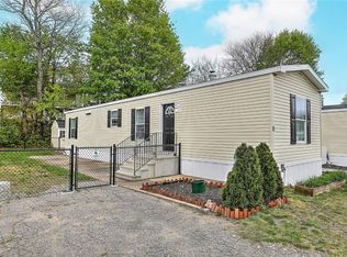 8 Stephanie Dr, Pawtucket, RI 02860